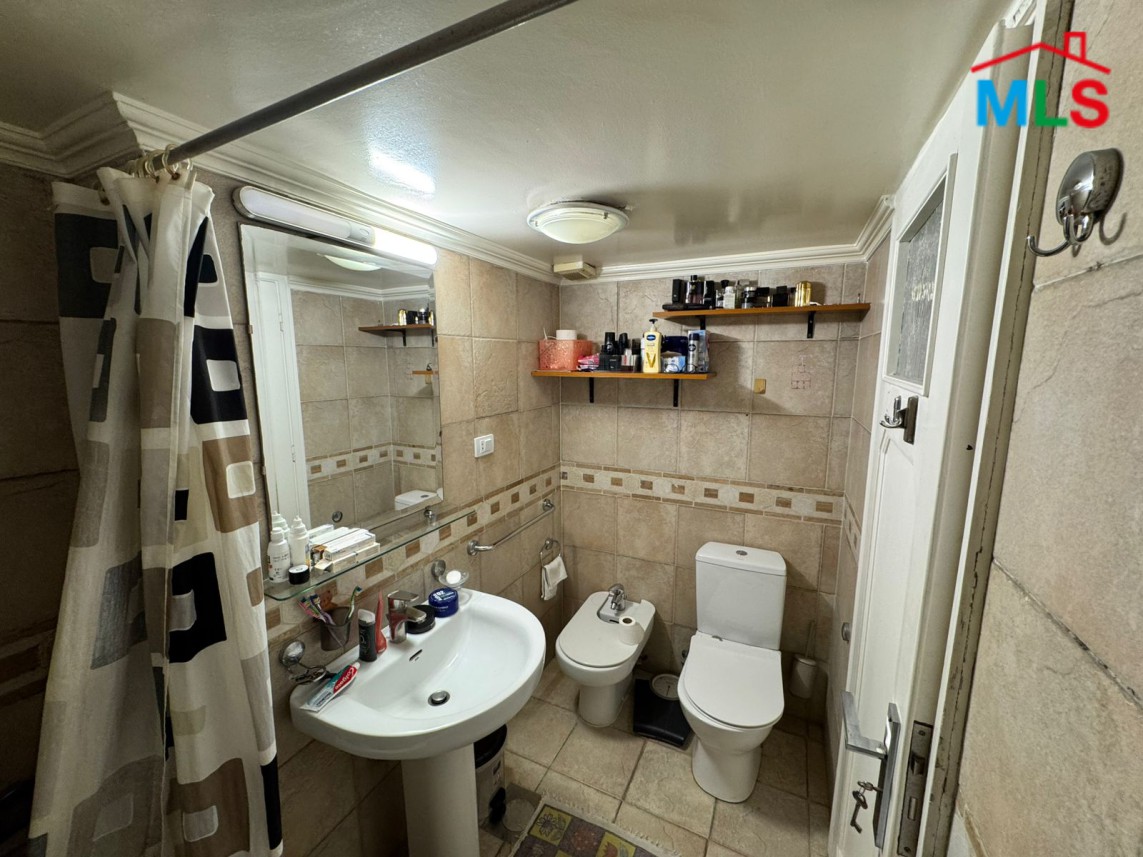 Spacious Apartment with Sea View For Sale in Caracas, Ras Beirut