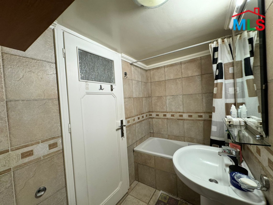 Spacious Apartment with Sea View For Sale in Caracas, Ras Beirut