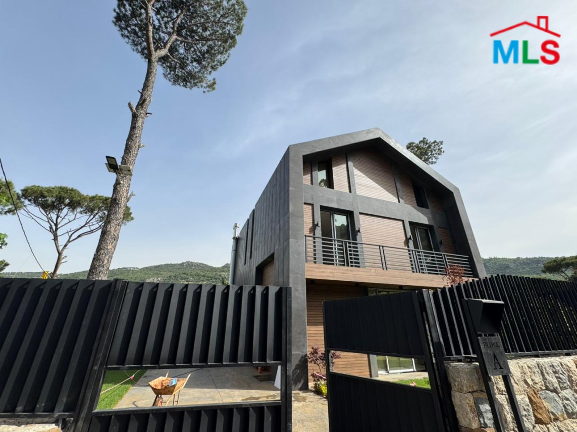 High-End & Modern Villa For Sale in Jiwar Baabdat