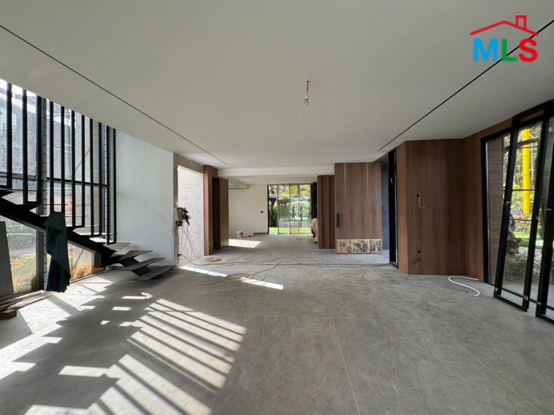 High-End & Modern Villa For Sale in Jiwar Baabdat