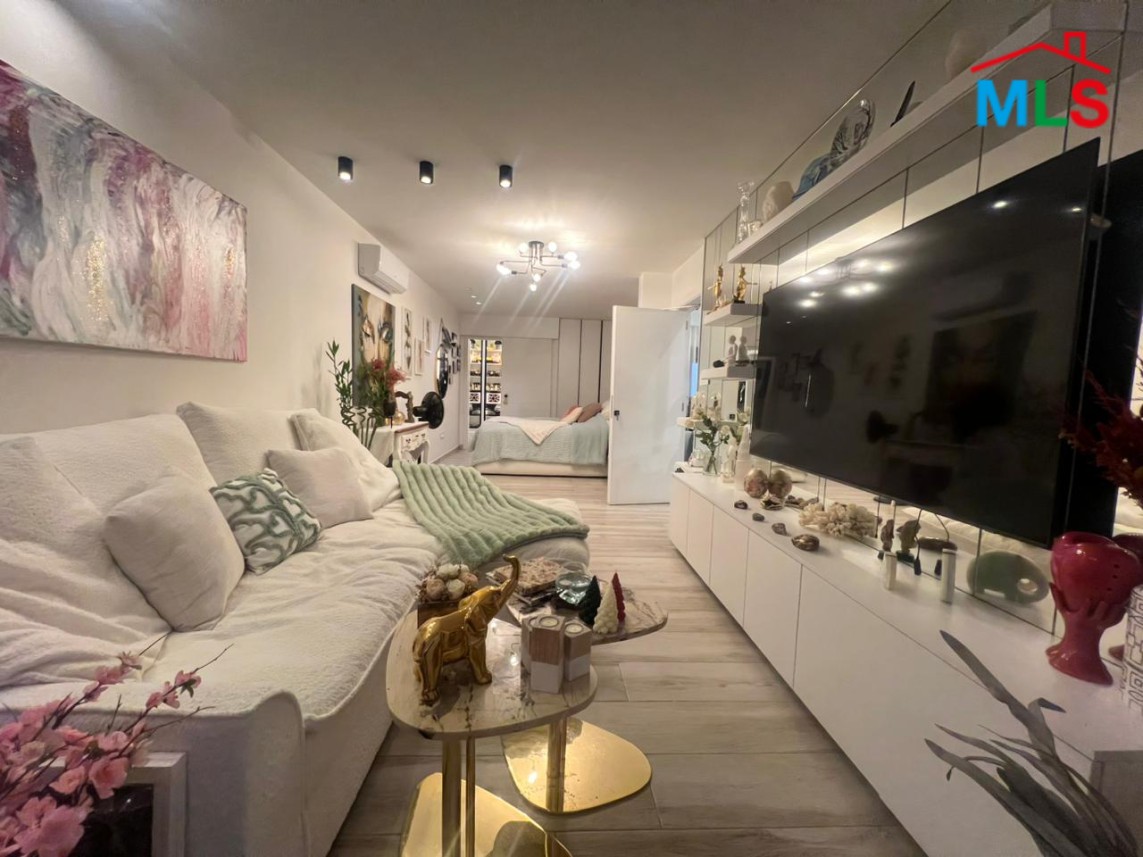 Exclusive! Beautifully Designed One Bedroom Apartment For Sale in Mansourieh
