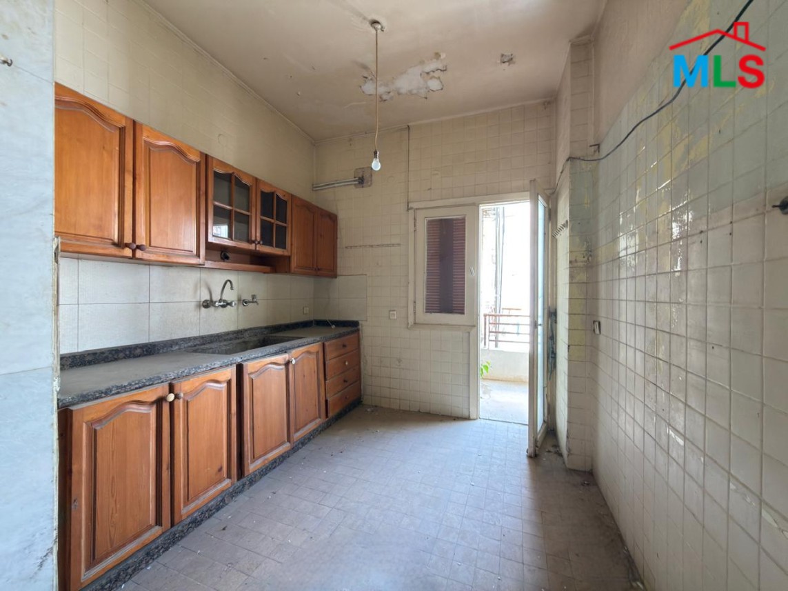 Fix-it up! 3-Bedroom Apartment in Calm Street For Sale in Achrafieh, Sioufi