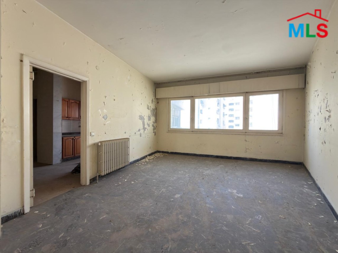 Fix-it up! 3-Bedroom Apartment in Calm Street For Sale in Achrafieh, Sioufi
