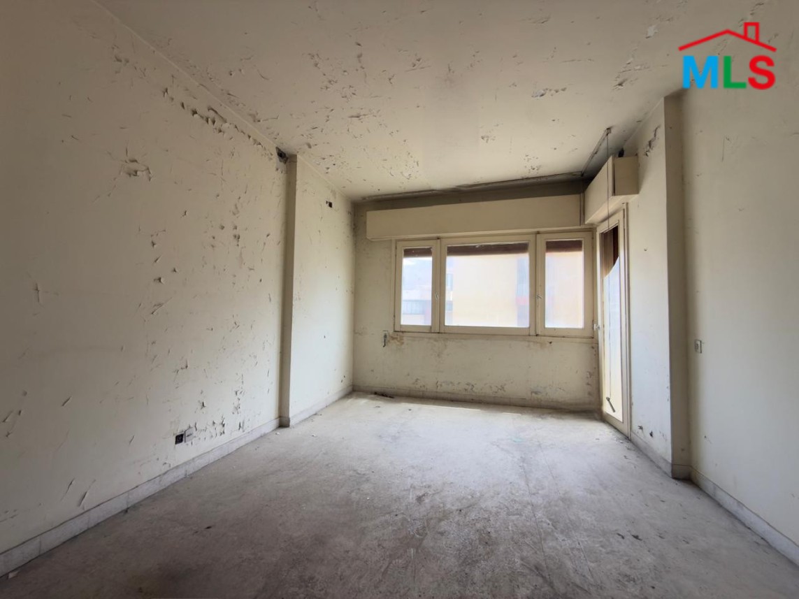 Fix-it up! 3-Bedroom Apartment in Calm Street For Sale in Achrafieh, Sioufi