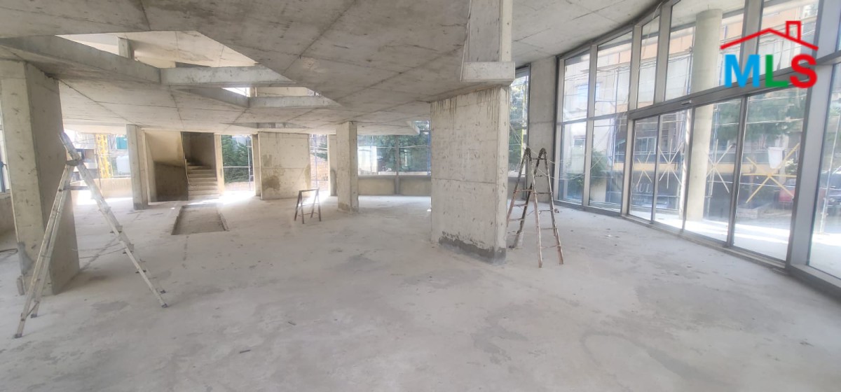 New! Showroom in Prime Location For Sale in Mazraat Yachouh