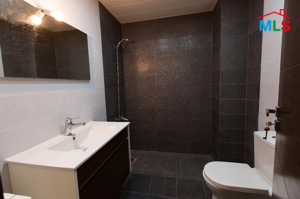 Luxurious Apartment with Terrace & Garden For Sale in Khenchara