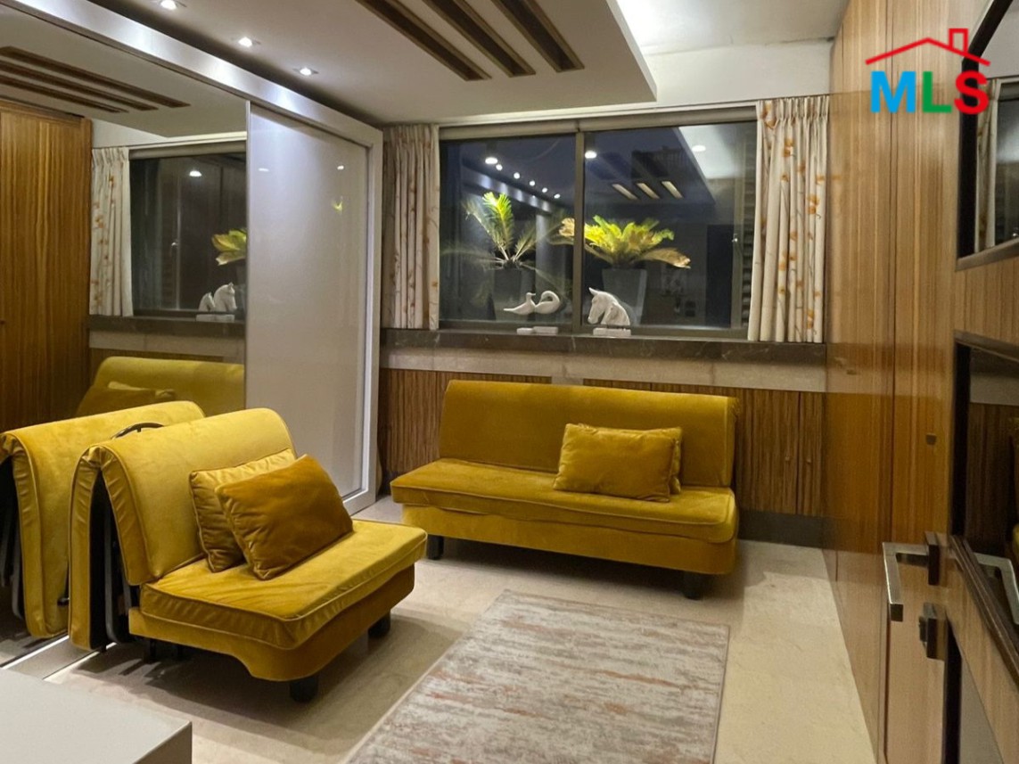 Elegant Office with Private Suite/Apartment For Sale in Jnah, Beirut
