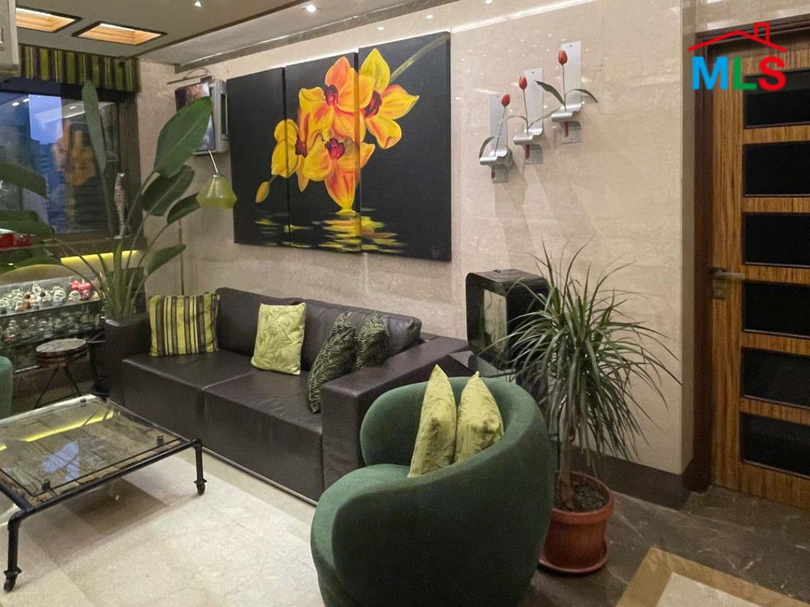 Elegant Office with Private Suite/Apartment For Sale in Jnah, Beirut