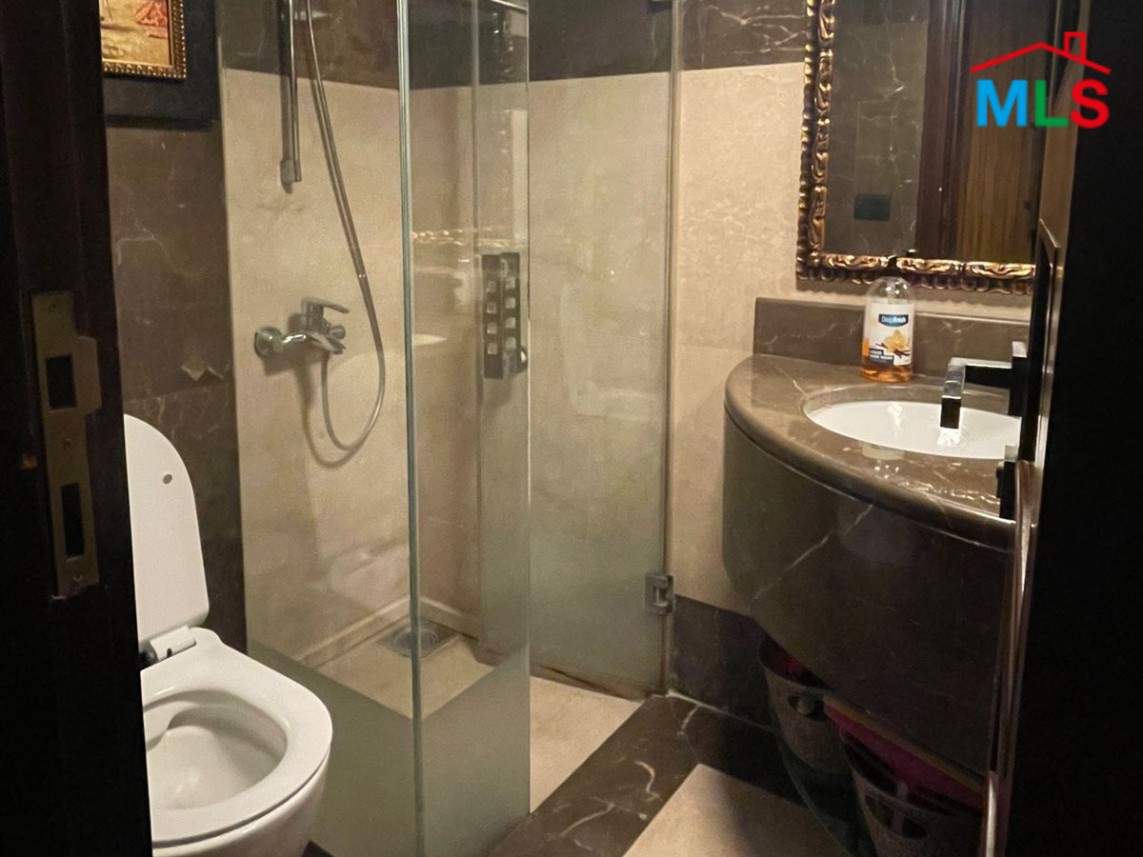 Elegant Office with Private Suite/Apartment For Sale in Jnah, Beirut