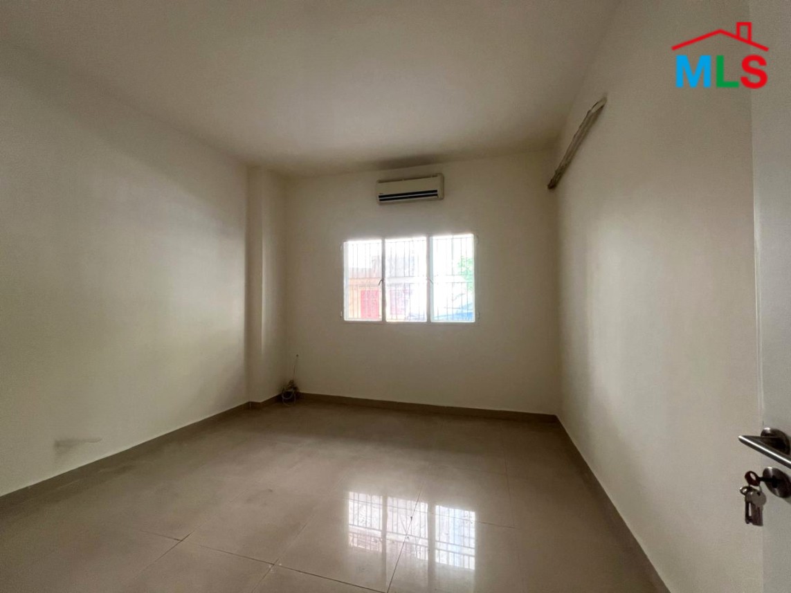 Great Potential! 2-Bedroom Apartment with Terrace For Sale in Achrafieh, Sassine