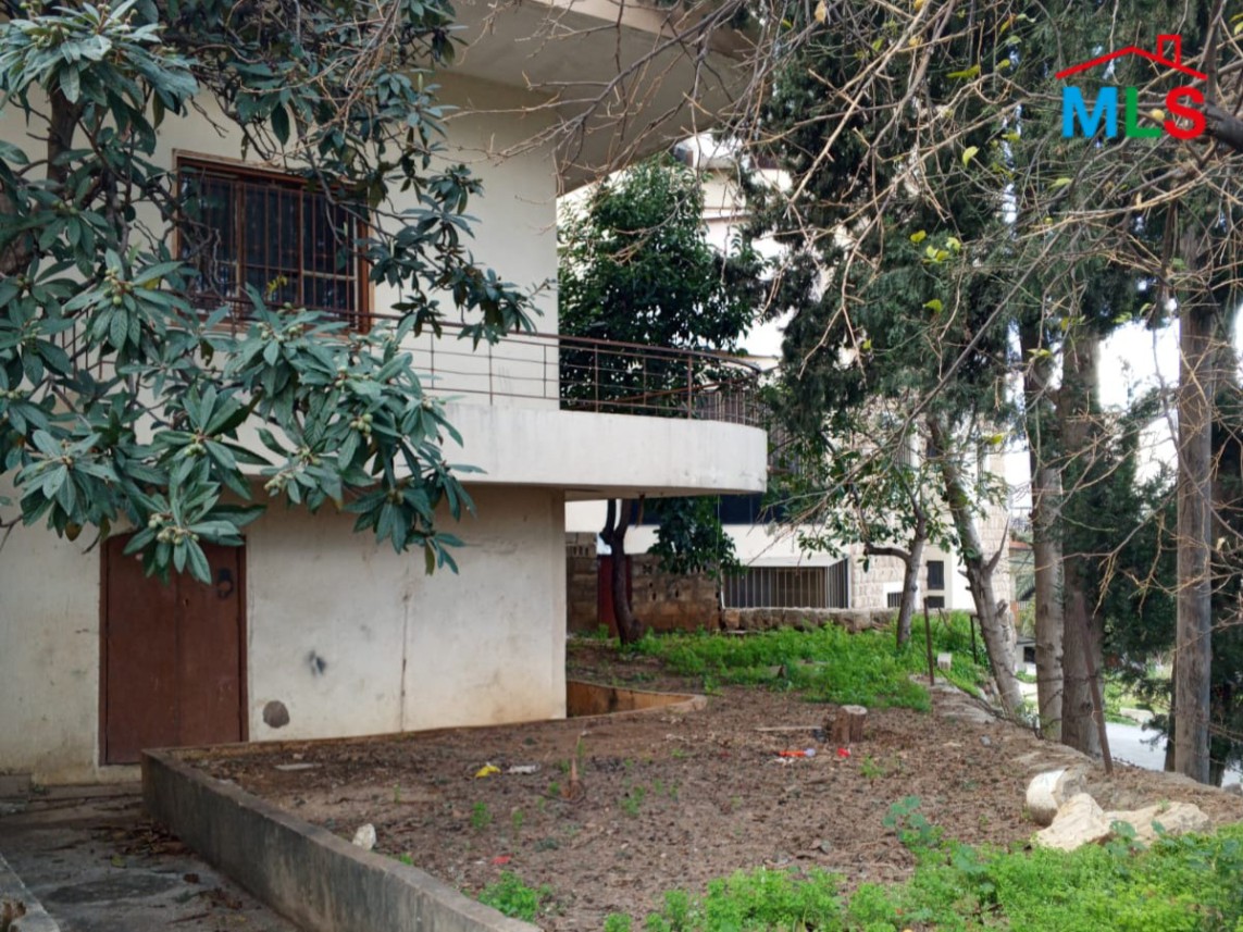 Individual House with Land For Sale in Jbeil