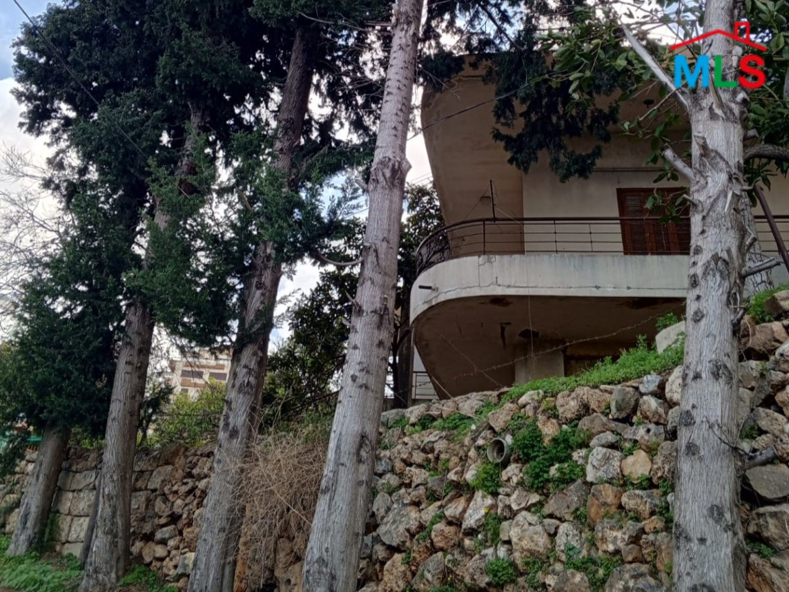 Individual House with Land For Sale in Jbeil