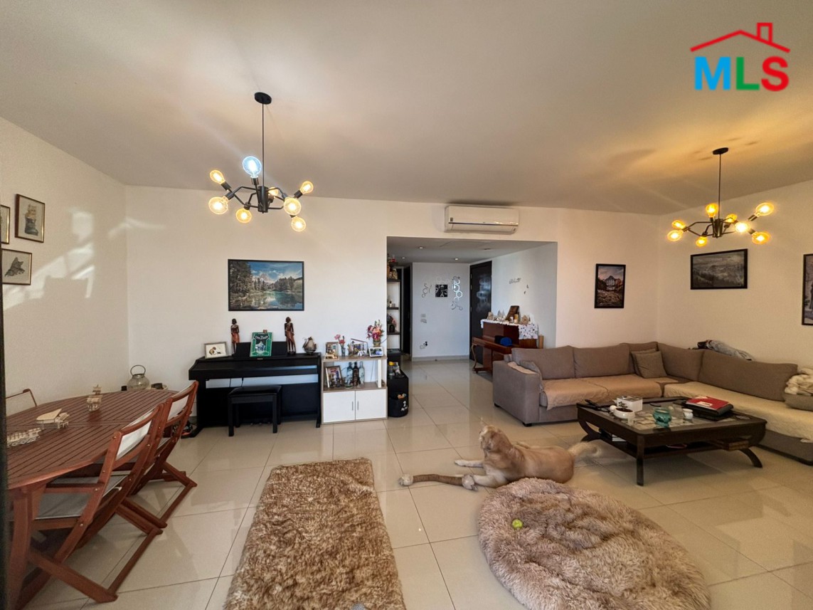 An Unfurnished Apartment For Sale in Jdeideh