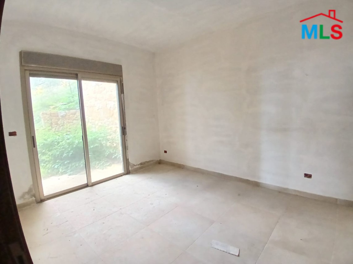 3-Bedrooms Apartment in Calm Area For Sale in Beit Chabeb