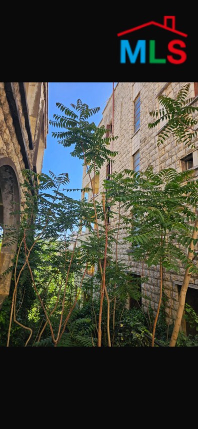 A 1,227 SQM Building For Sale in Sawfar