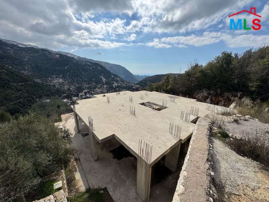 A 900 SQM Land With Permit For Sale in Chahtoul