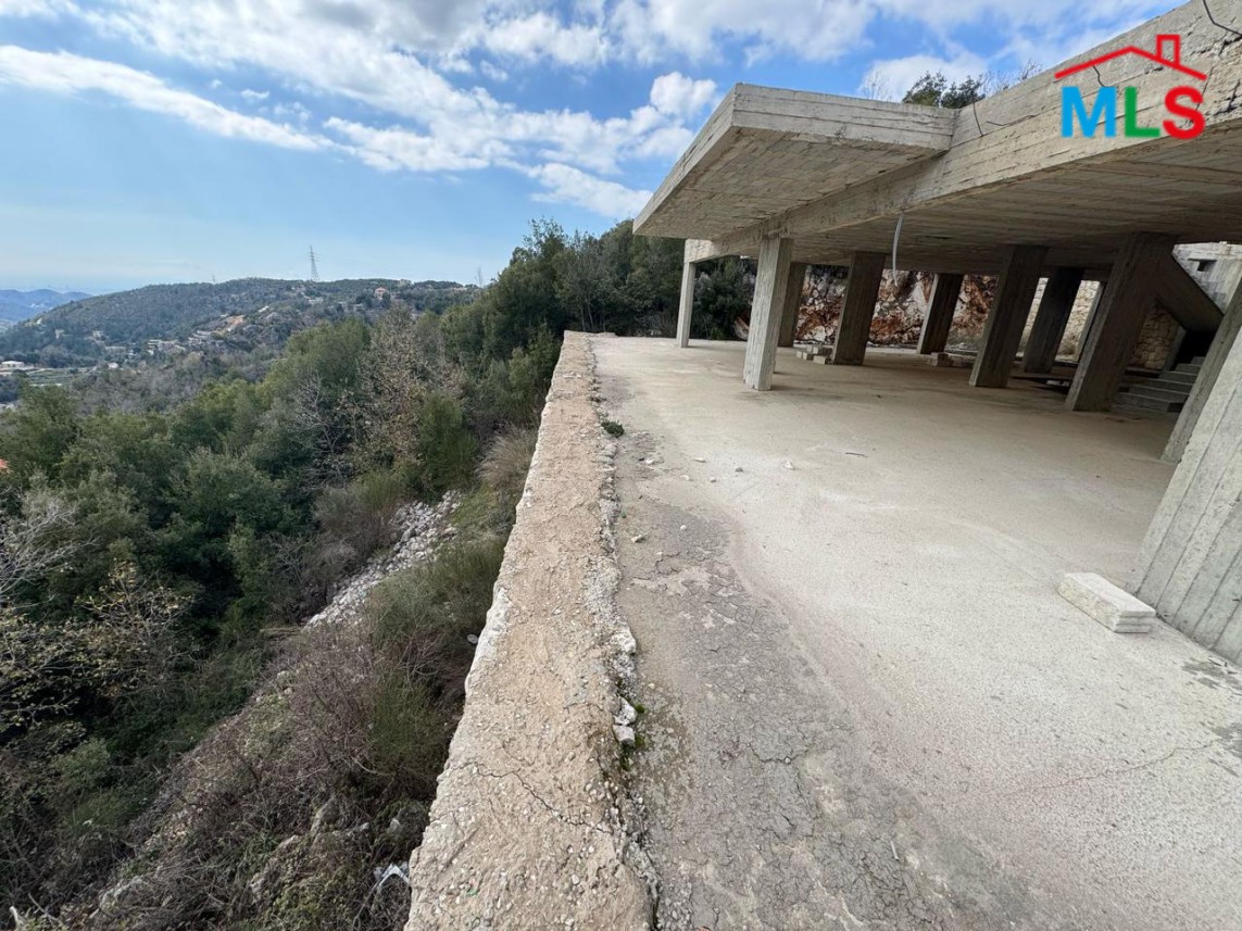 A 900 SQM Land With Permit For Sale in Chahtoul