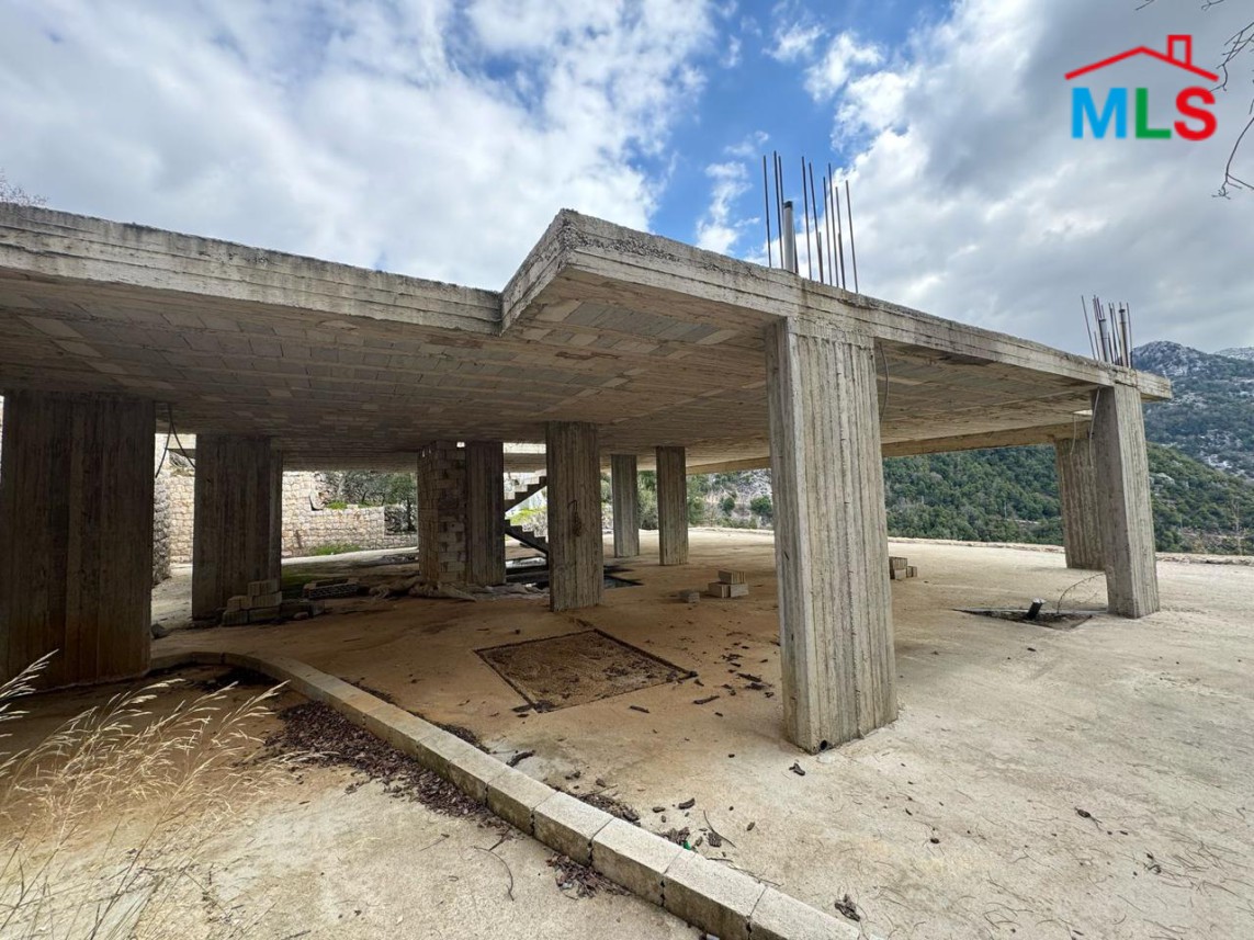 A 900 SQM Land With Permit For Sale in Chahtoul