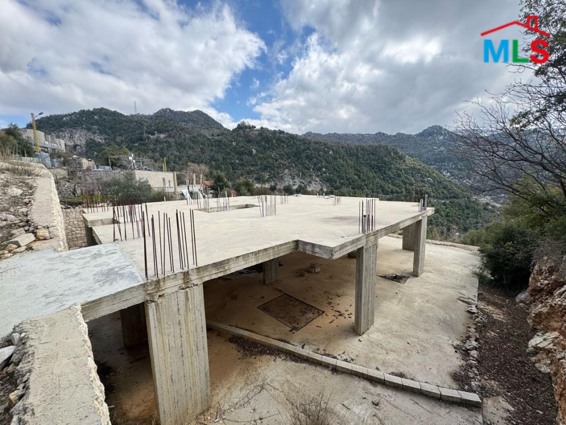 A 900 SQM Land With Permit For Sale in Chahtoul