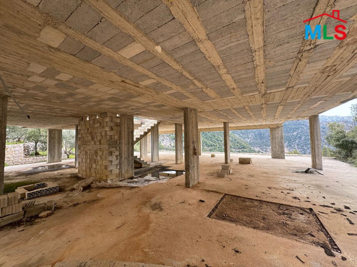 A 900 SQM Land With Permit For Sale in Chahtoul