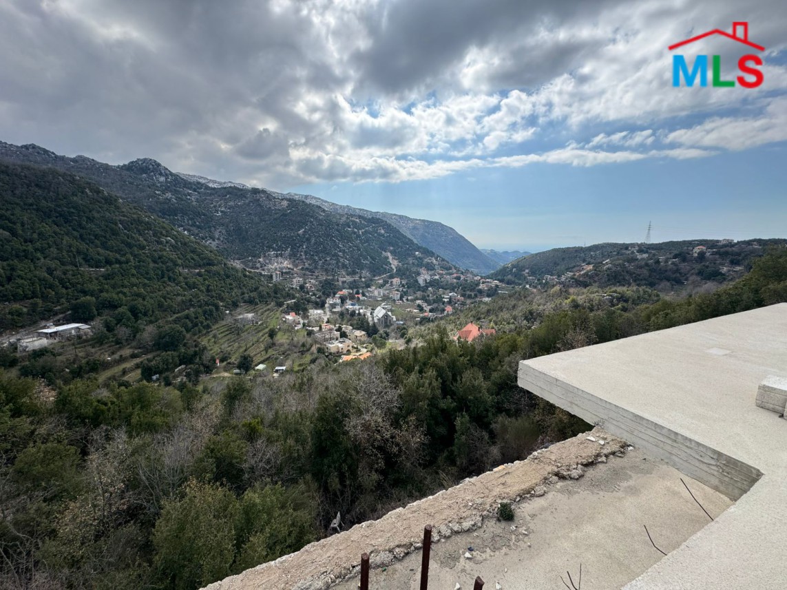 A 900 SQM Land With Permit For Sale in Chahtoul