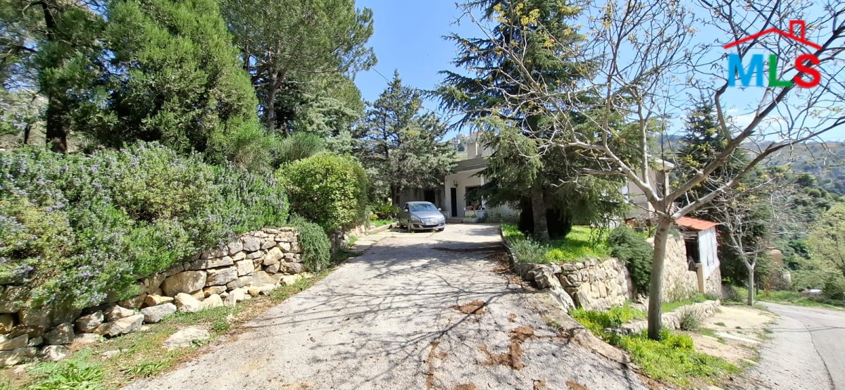 A 1,150 SQM Land With Old House For Sale in Ain kharoube, Bikfaya