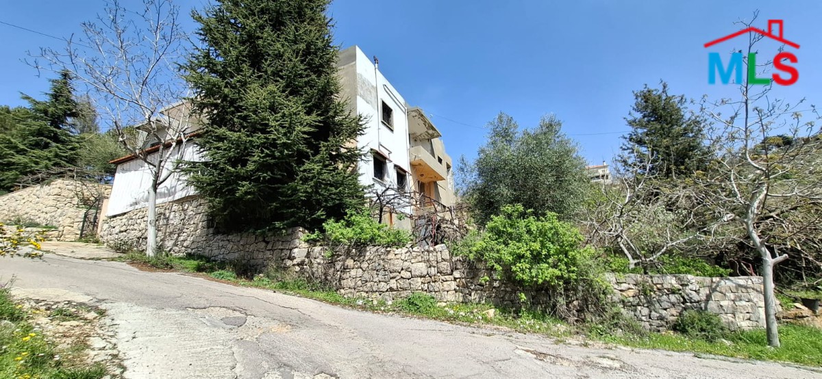 A 1,150 SQM Land With Old House For Sale in Ain kharoube, Bikfaya