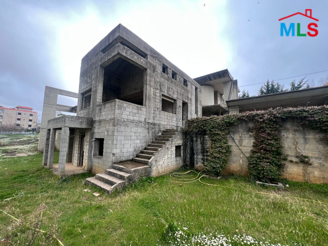 An Under-Construction Villa For Sale in Ain El Jdide, Aley