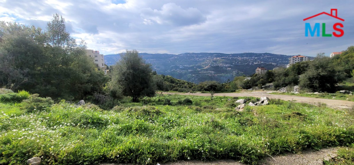A 1090 SQM Land For Sale in Ajaltoun