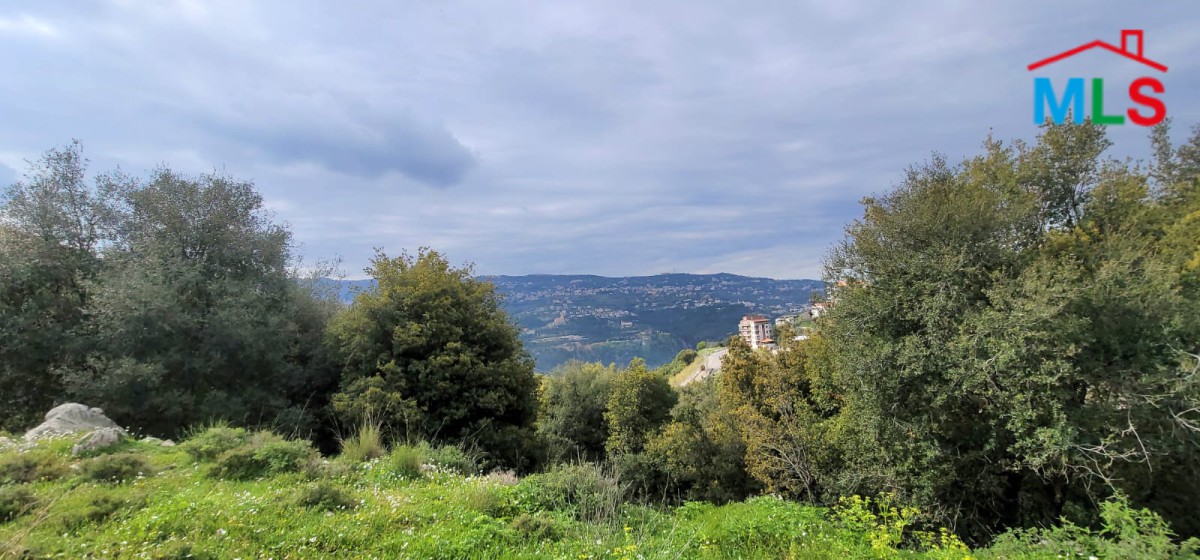 A 1090 SQM Land For Sale in Ajaltoun
