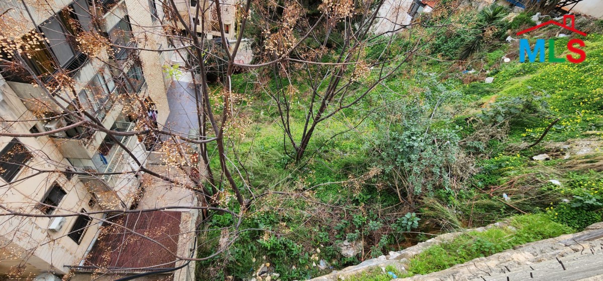 A 895 SQM Land For Sale in Mezher