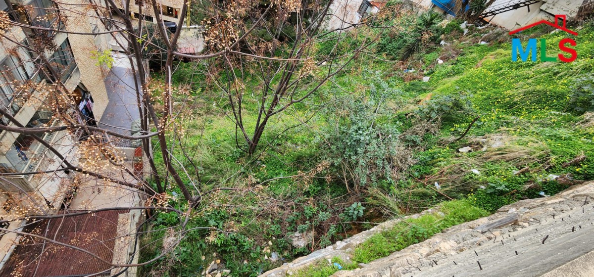A 895 SQM Land For Sale in Mezher