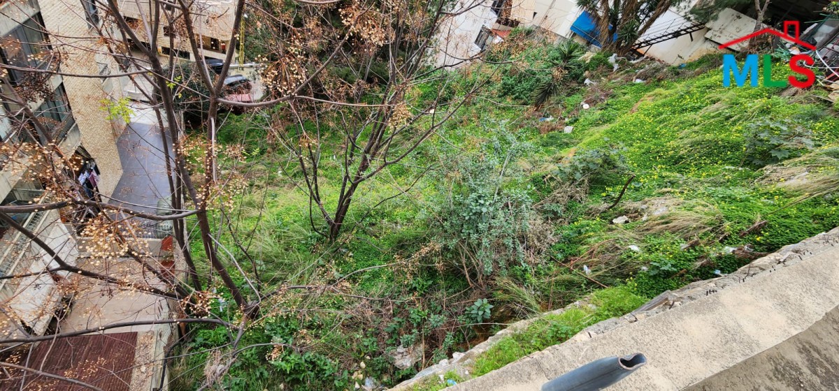 A 895 SQM Land For Sale in Mezher