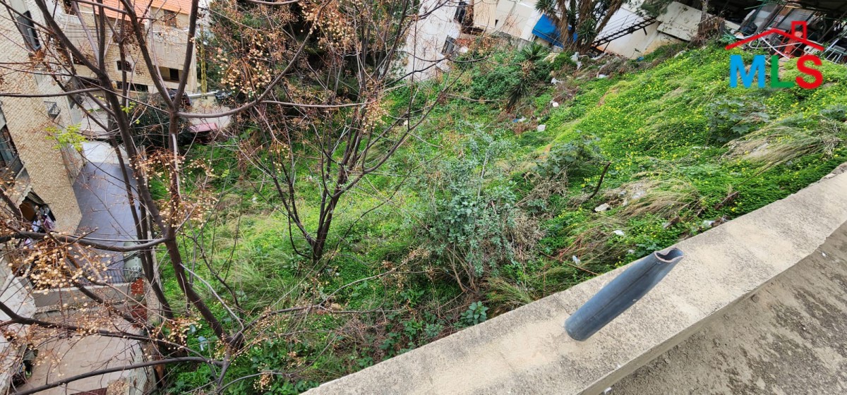 A 895 SQM Land For Sale in Mezher