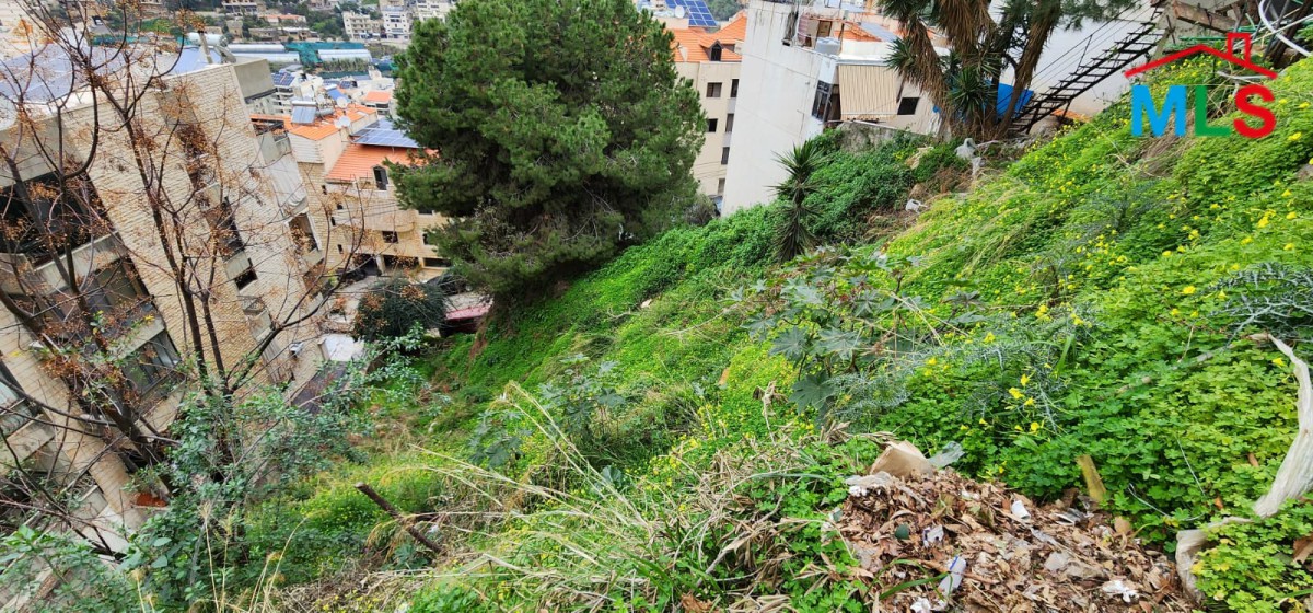 A 895 SQM Land For Sale in Mezher