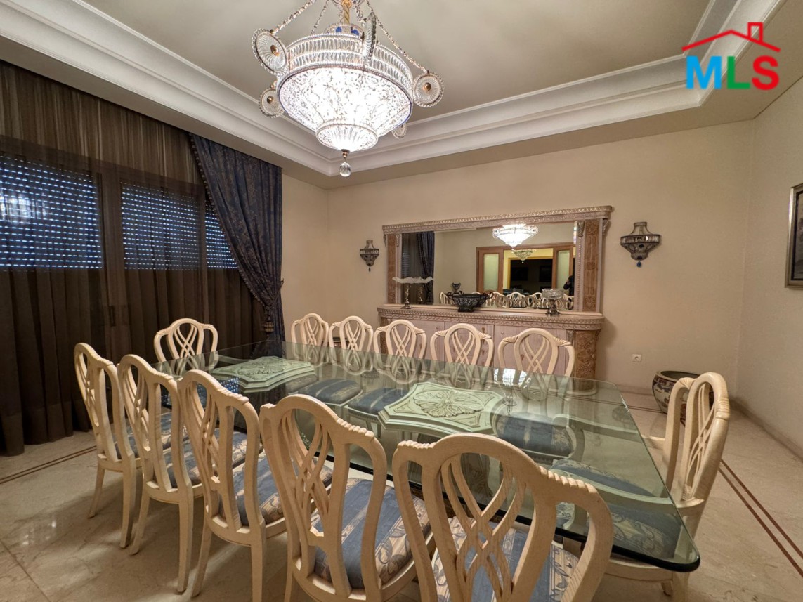 Luxurious Furnished Villa For Sale in A Prime Location in Monteverde