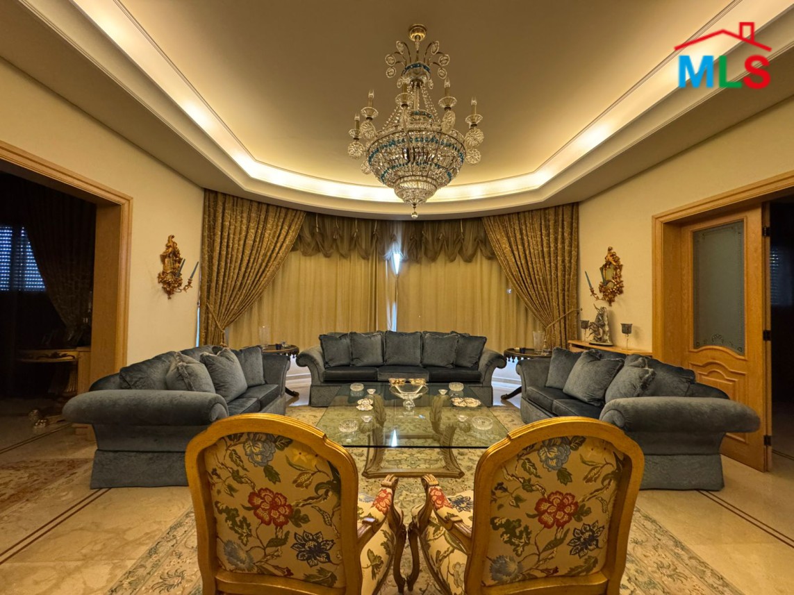Luxurious Furnished Villa For Sale in A Prime Location in Monteverde