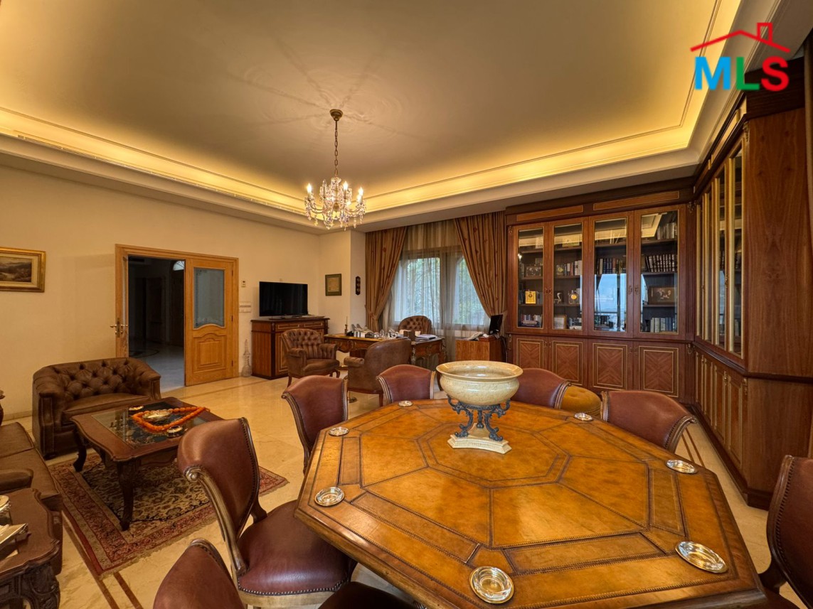 Luxurious Furnished Villa For Sale in A Prime Location in Monteverde