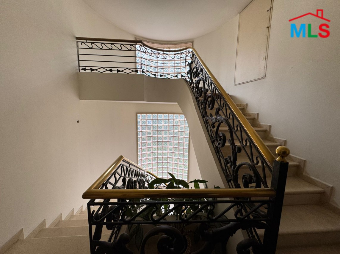 Luxurious Furnished Villa For Sale in A Prime Location in Monteverde