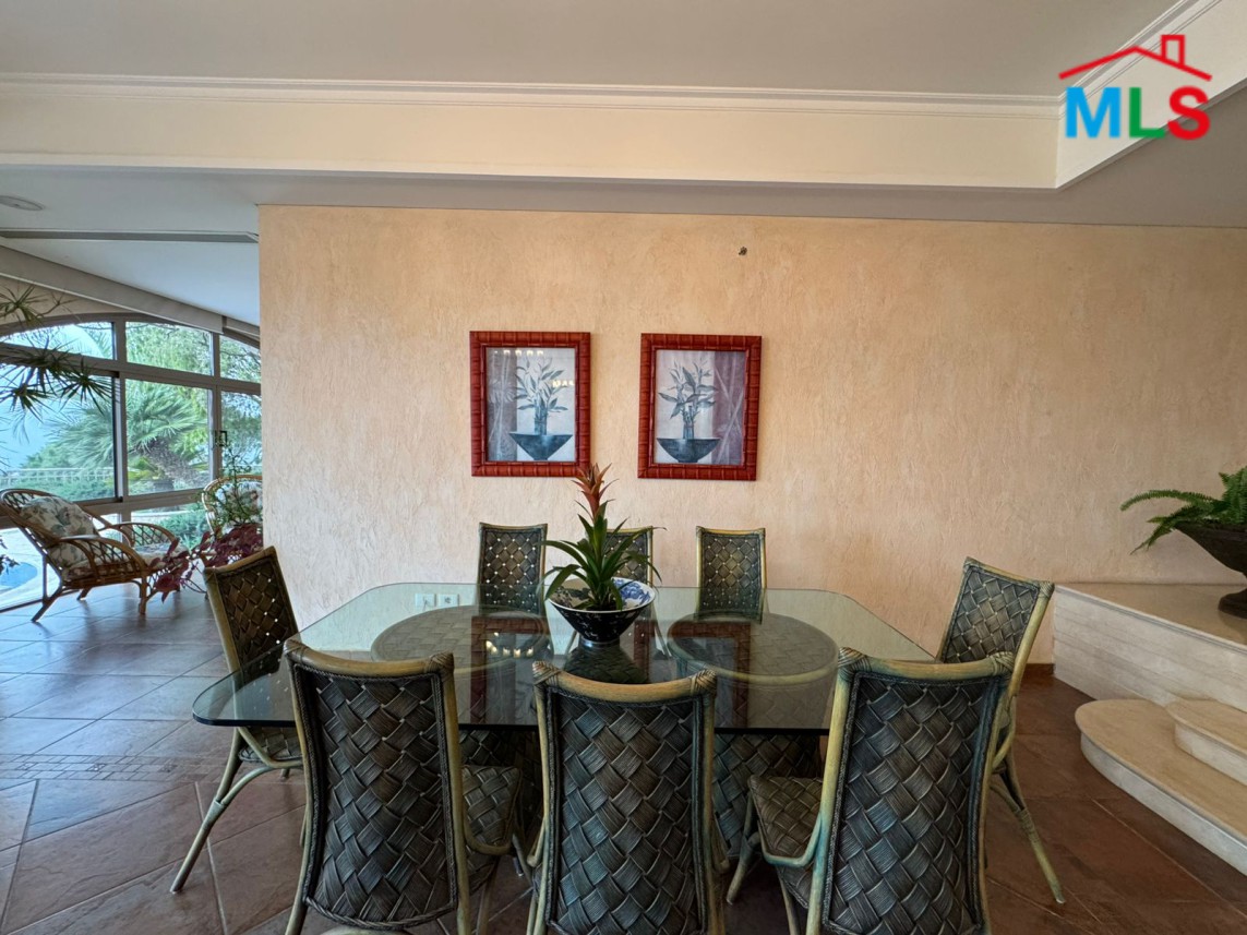 Luxurious Furnished Villa For Sale in A Prime Location in Monteverde