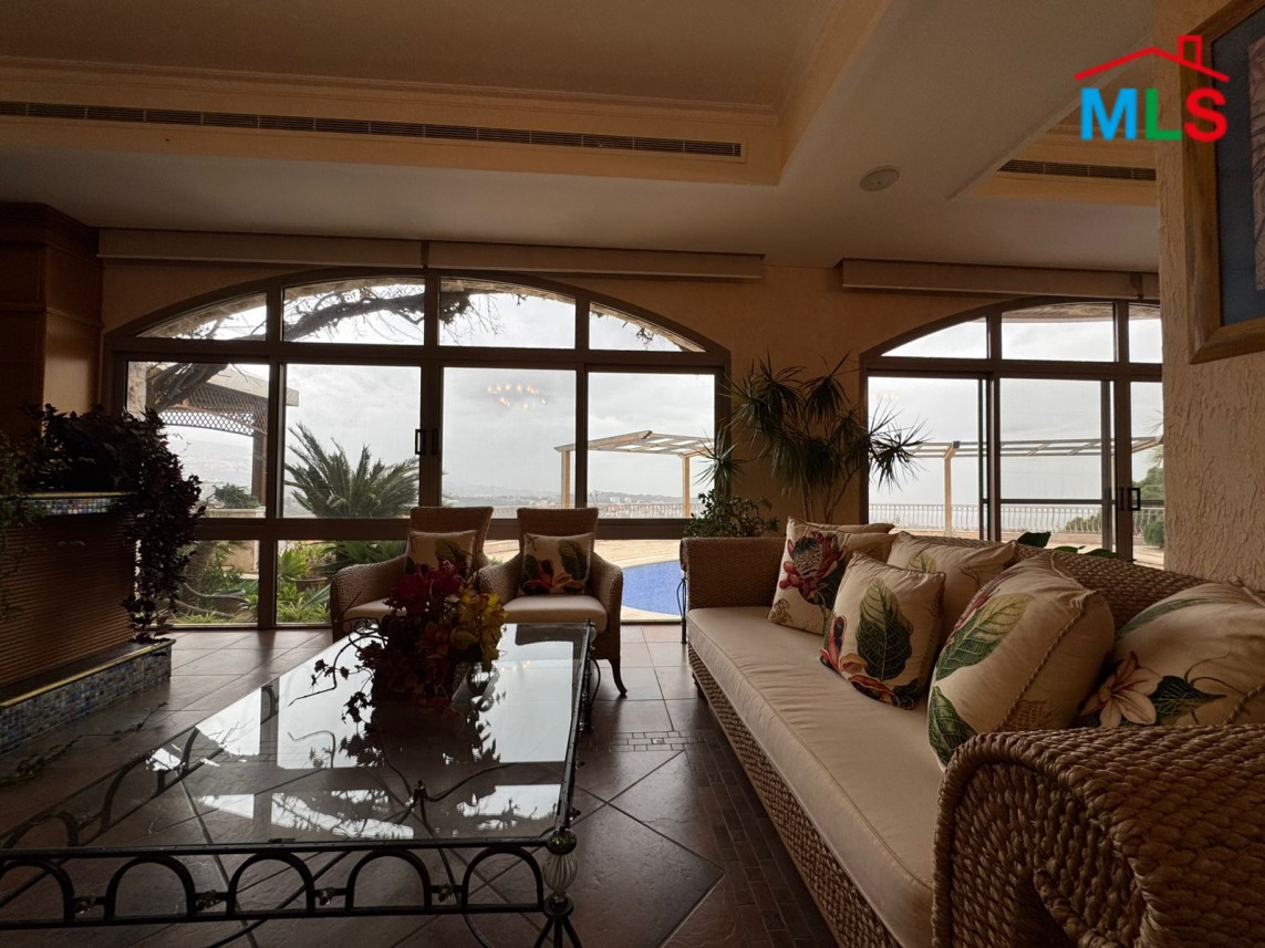 Luxurious Furnished Villa For Sale in A Prime Location in Monteverde