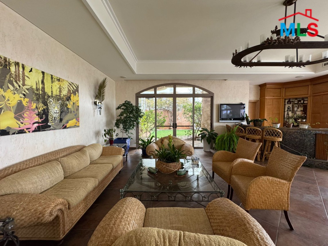 Luxurious Furnished Villa For Sale in A Prime Location in Monteverde