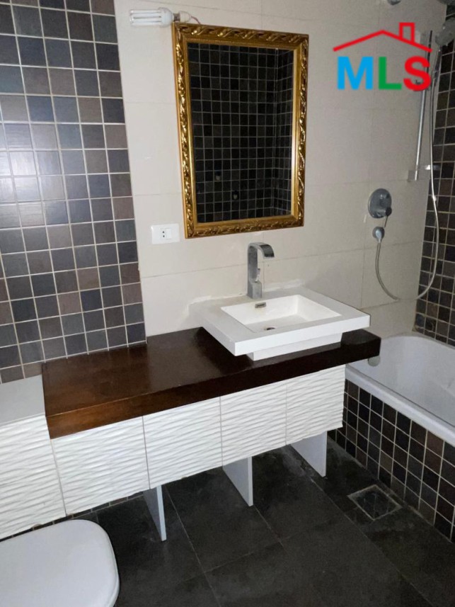 Spacious Apartment For Sale in Aoukar Bellevue