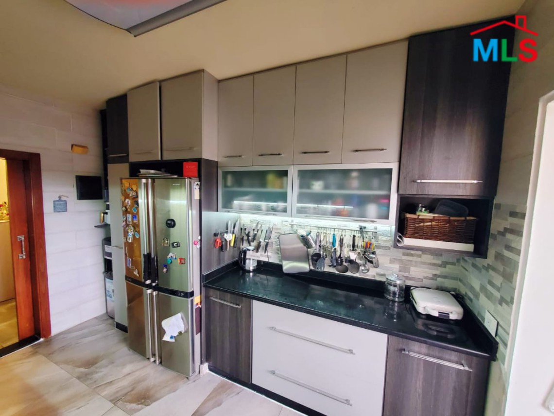 An Unfurnished Apartment For Sale in Tabarja