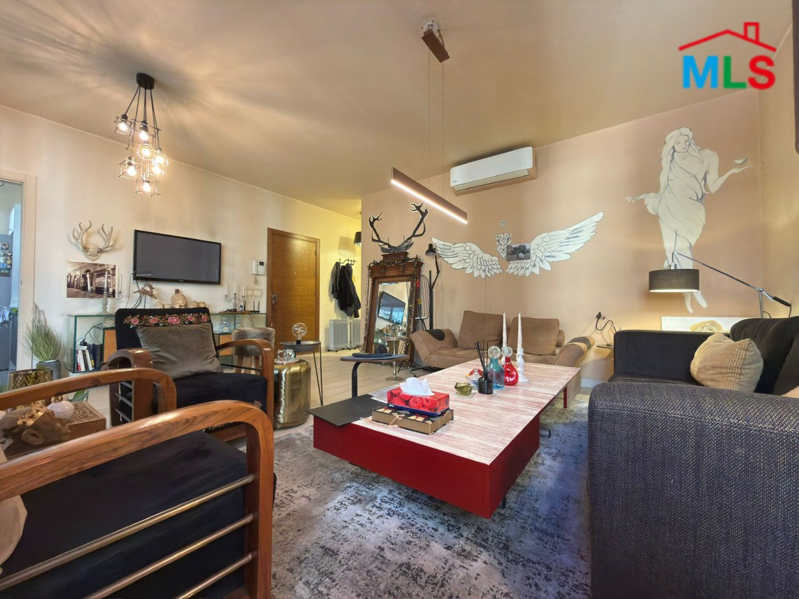 Beautiful 2-Bedroom Apartment For Sale in Achrafieh, Lycée