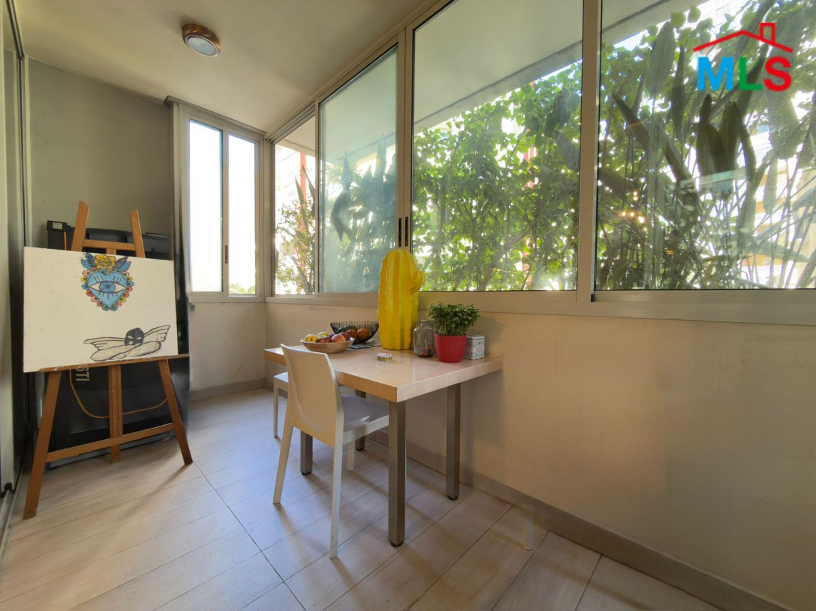 Beautiful 2-Bedroom Apartment For Sale in Achrafieh, Lycée