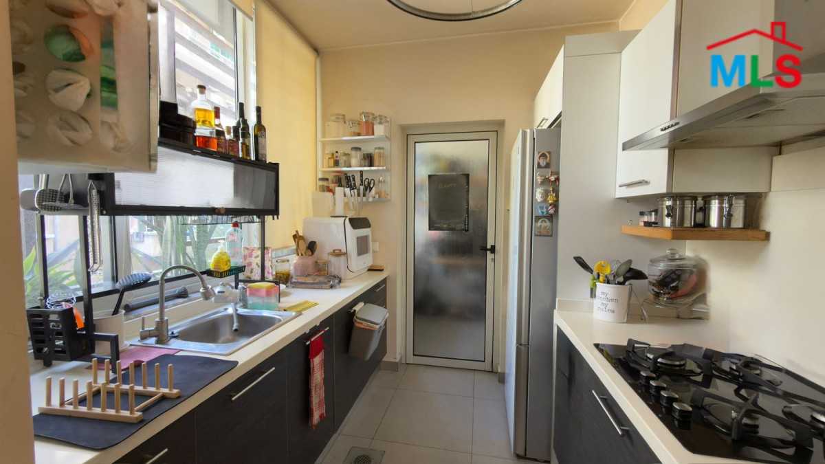 Beautiful 2-Bedroom Apartment For Sale in Achrafieh, Lycée