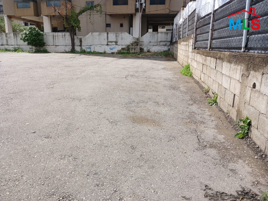 A 886 SQM Land For Sale in Nahr El Mot