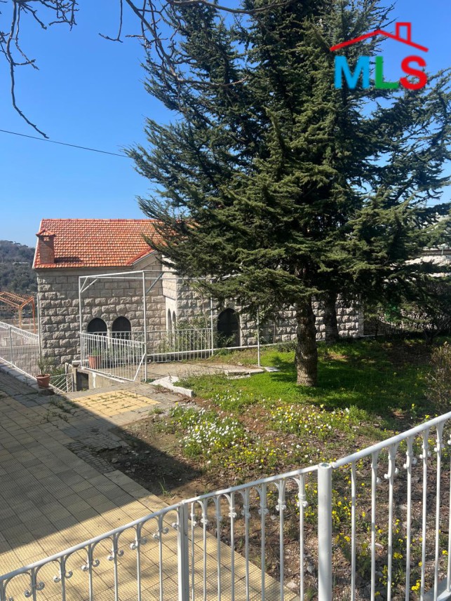 A Lebanese House For Sale in Khenchara