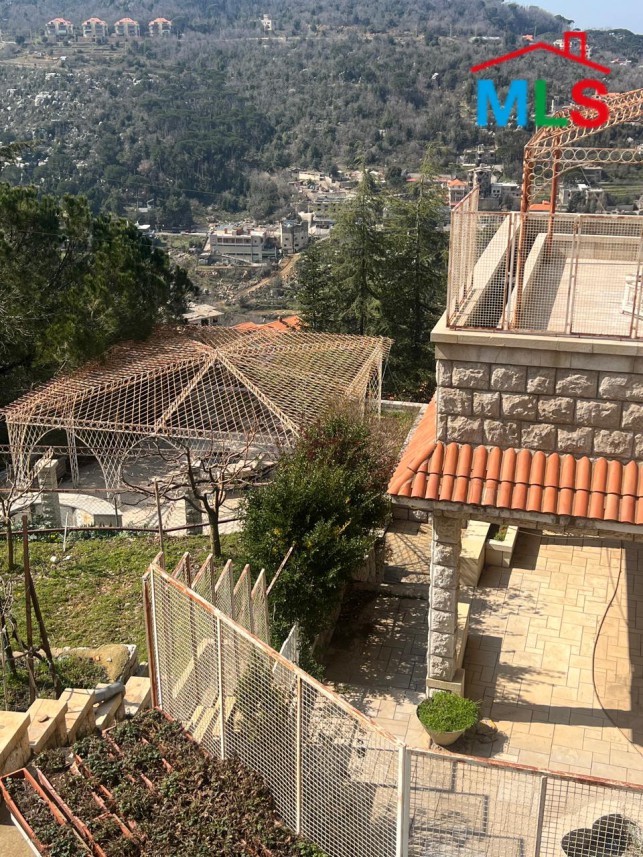 A Lebanese House For Sale in Khenchara